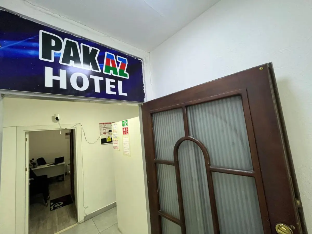 Pak Az Deluxe Hotel