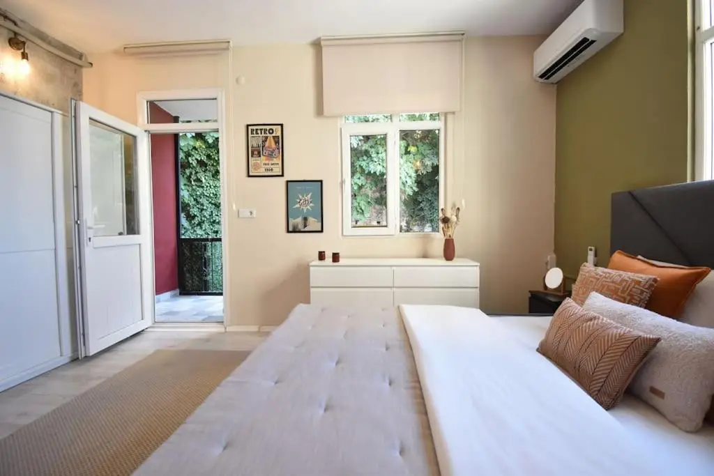 Stunning 6BR 4Bath near Tram