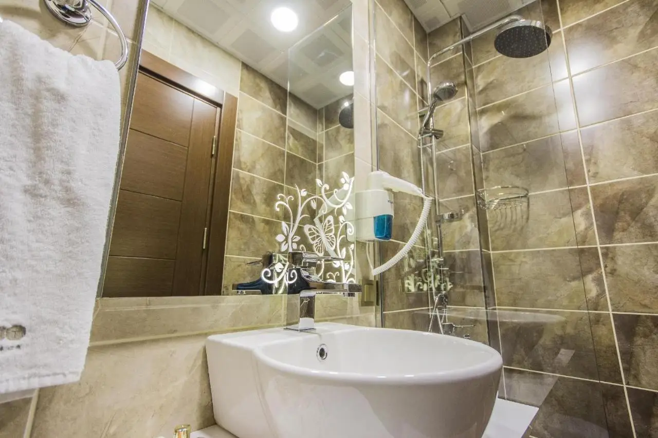 La Pazza Suites