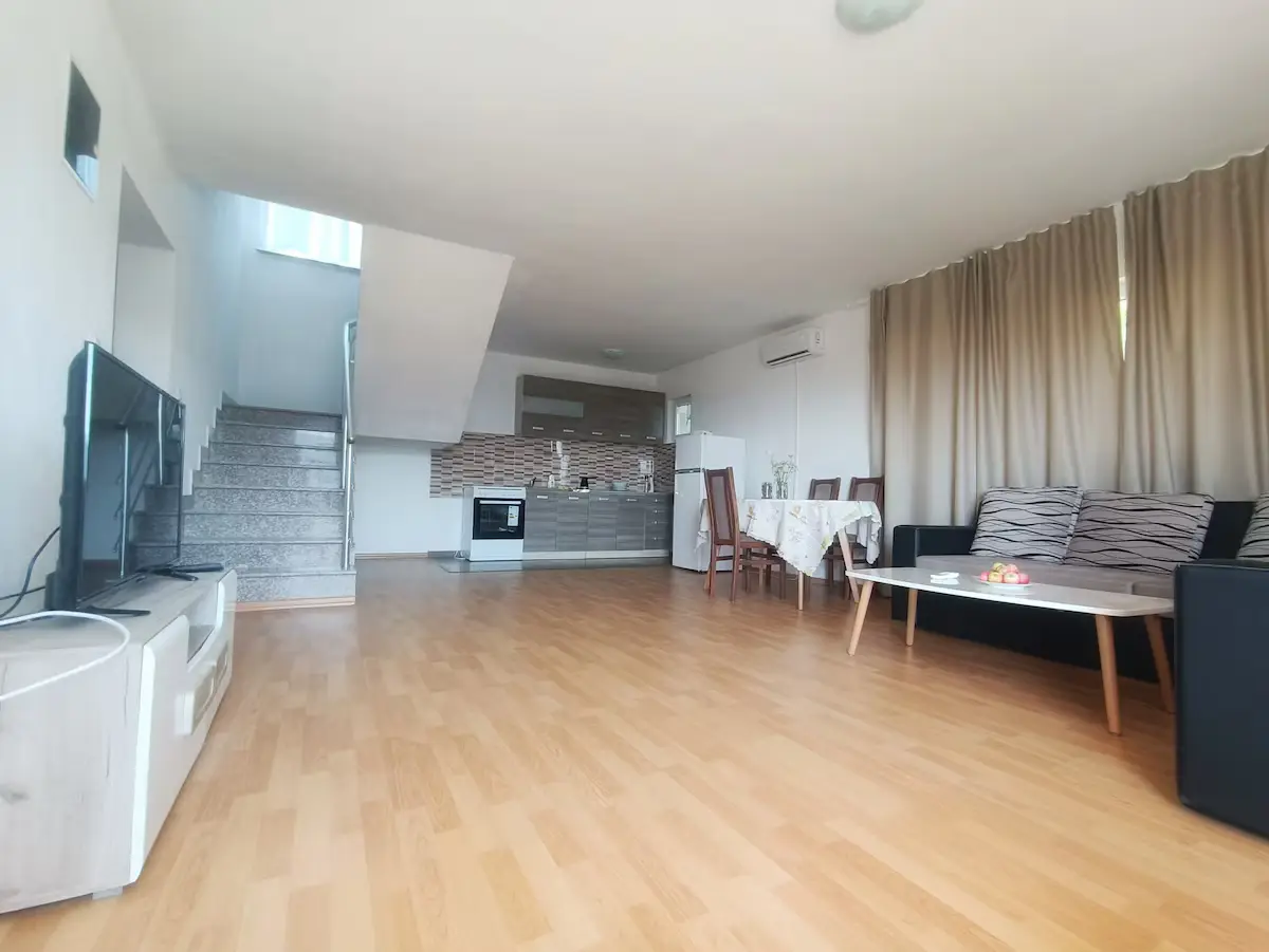 Spacious Family Escape in Nature