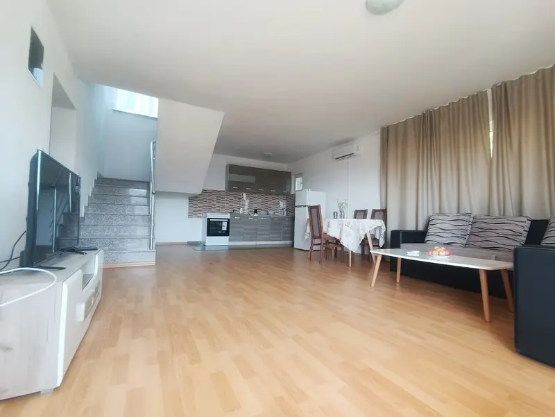 Spacious Family Escape in Nature