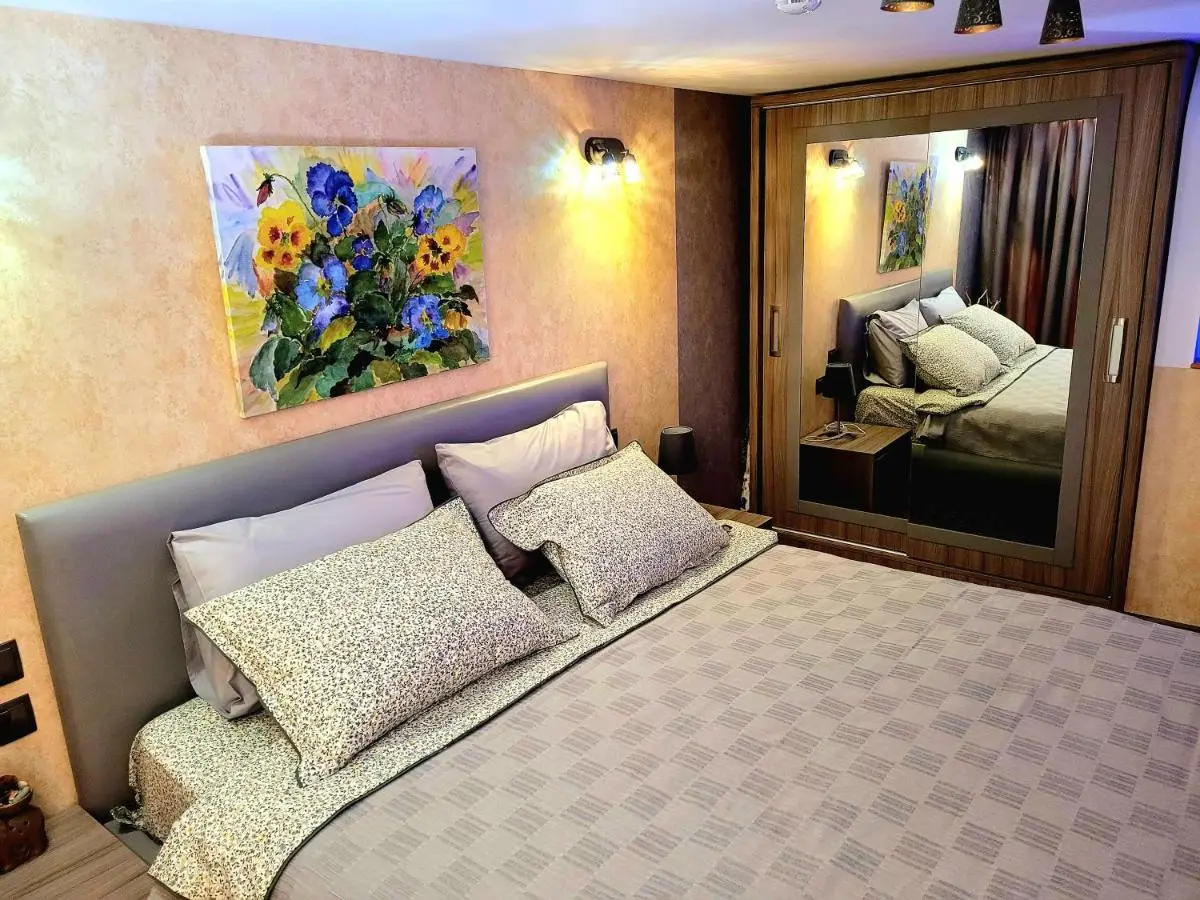 2 levels penthouse with a SUNSET SEA VIEW! Balcony and window 8x4m!