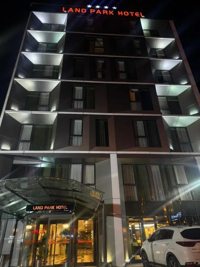 Land Park Hotel