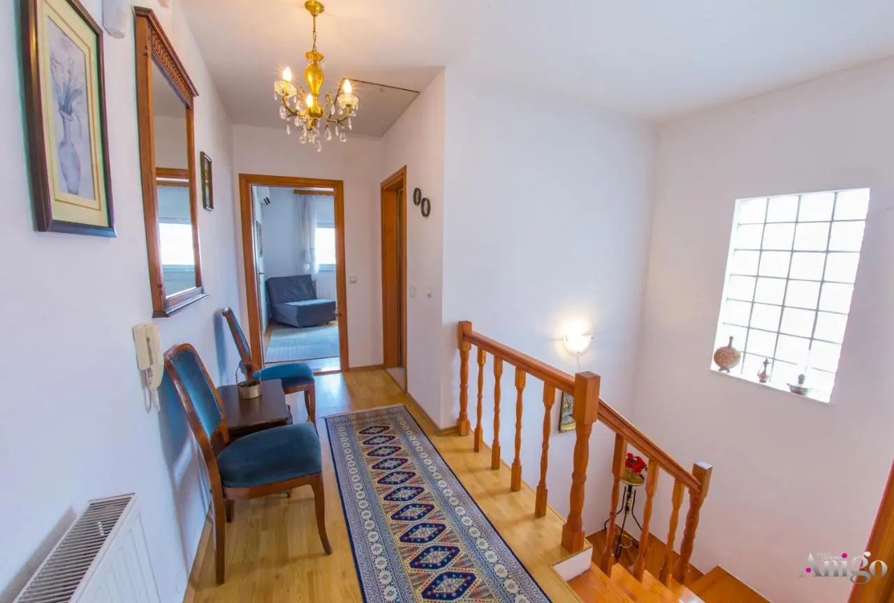 Apartment Ado