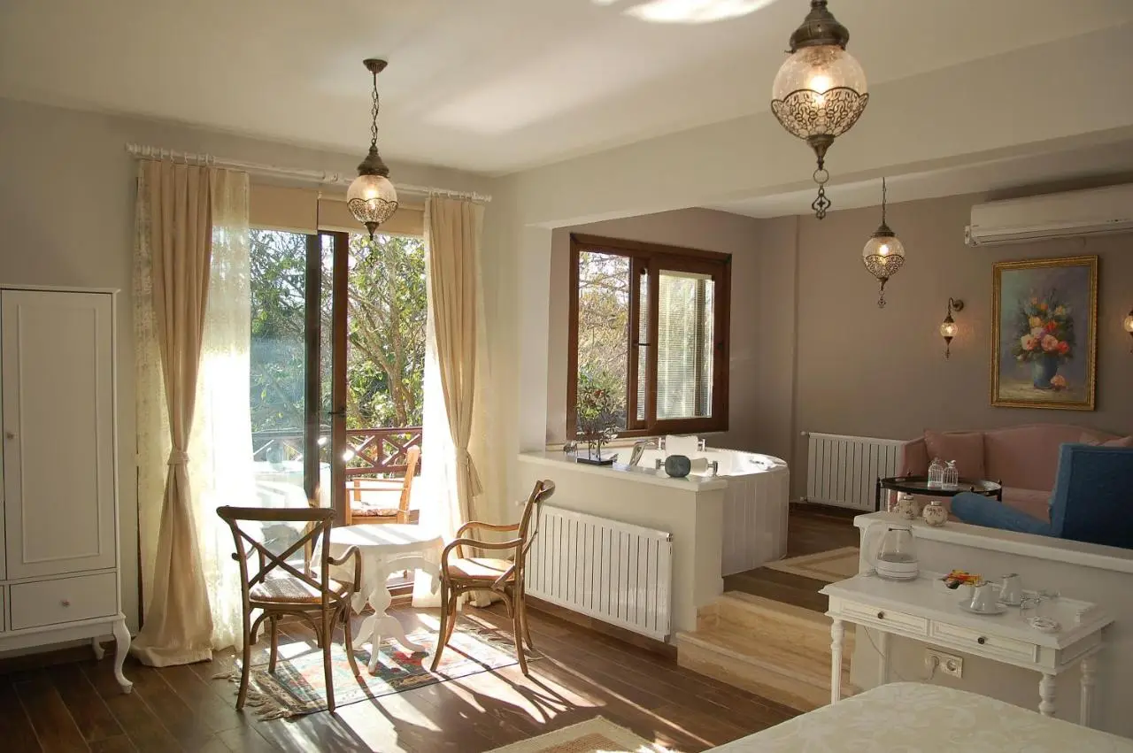 Beyaz Ev Agva - Adult only +15