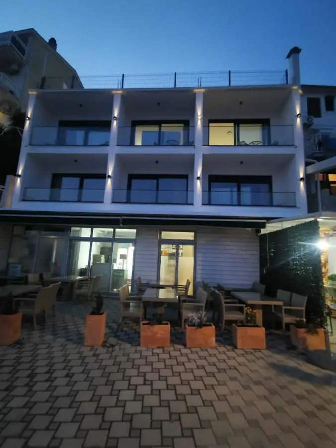 Apartmani Leženić M