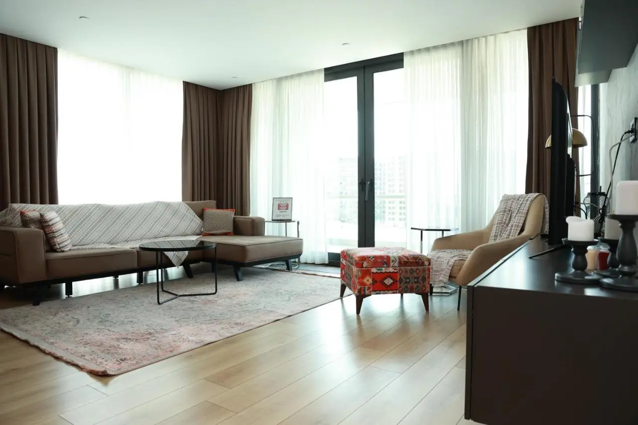 Deluxe 2BR Apartment Balcony 420