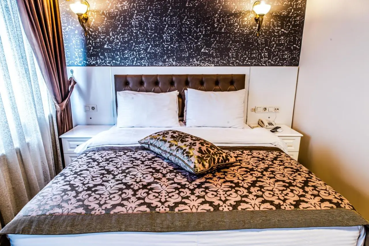 Lazz City Hotel