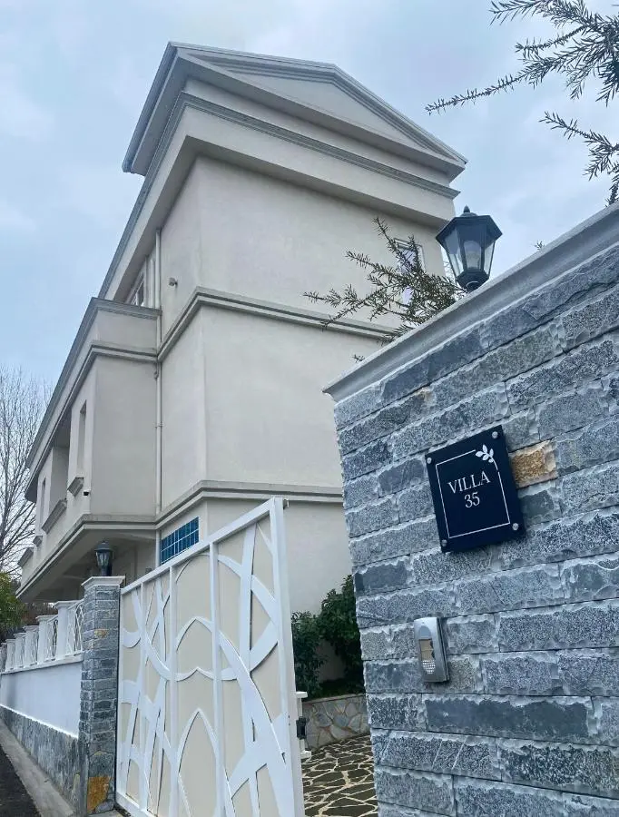 Villa 35