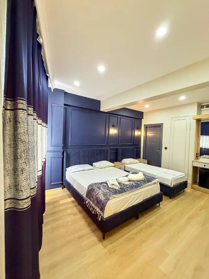 The Reina Hotel