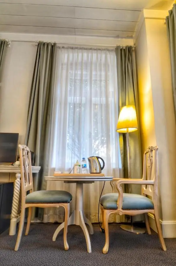 Kar's Hotel
