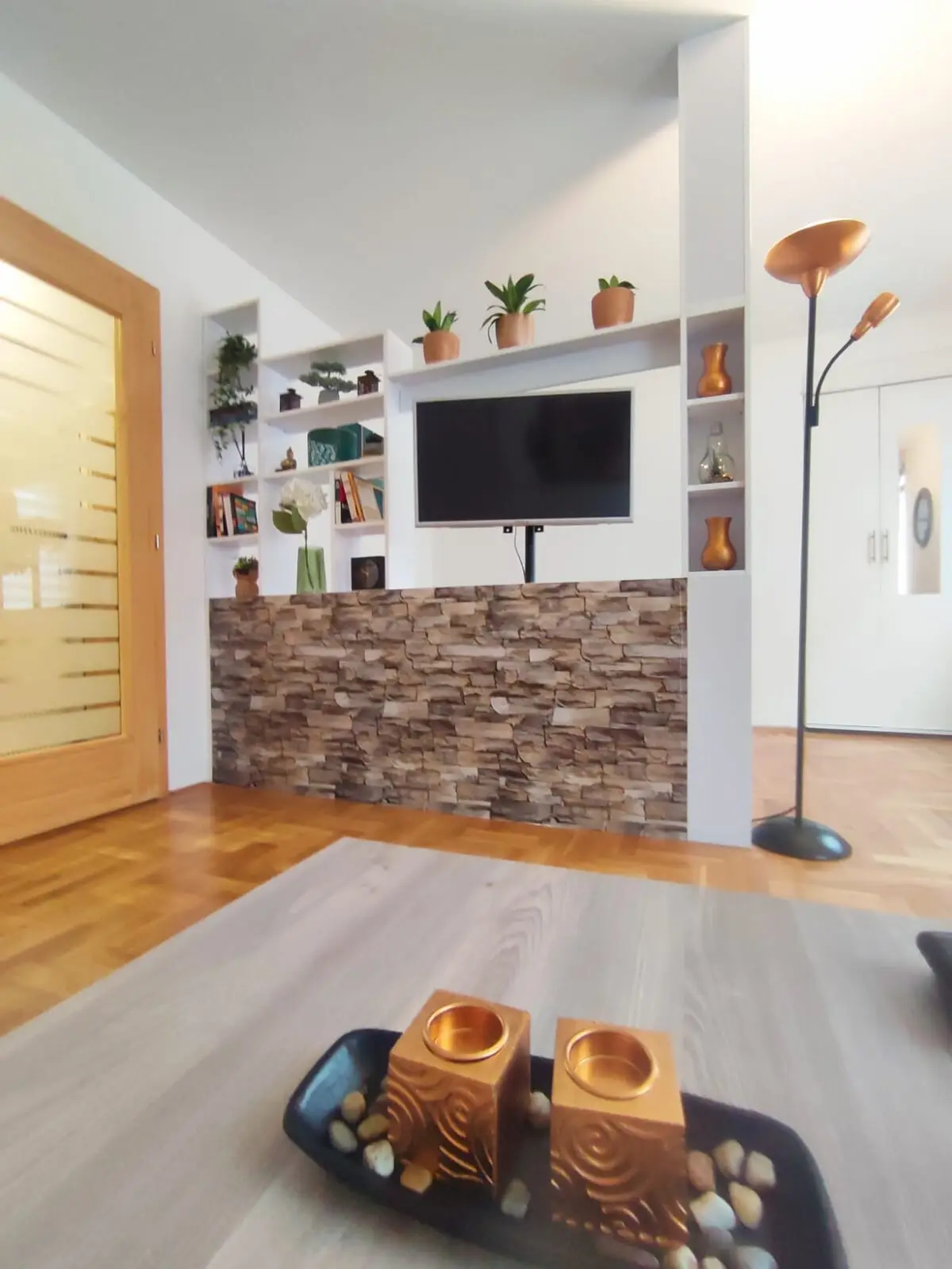Beautifully decorated apartment in the city center, parking