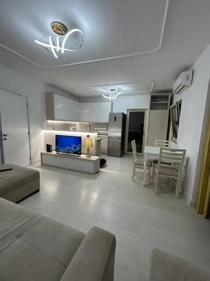 Center, Selvia White Apartment
