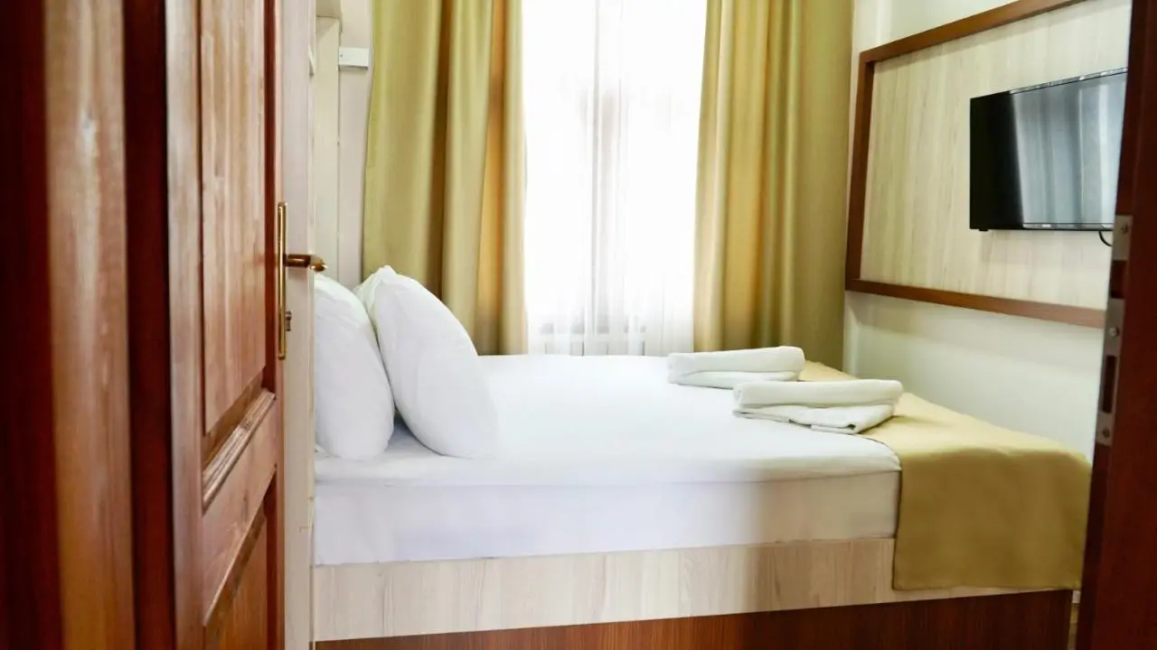 QONAQ HOTEL & SUITES