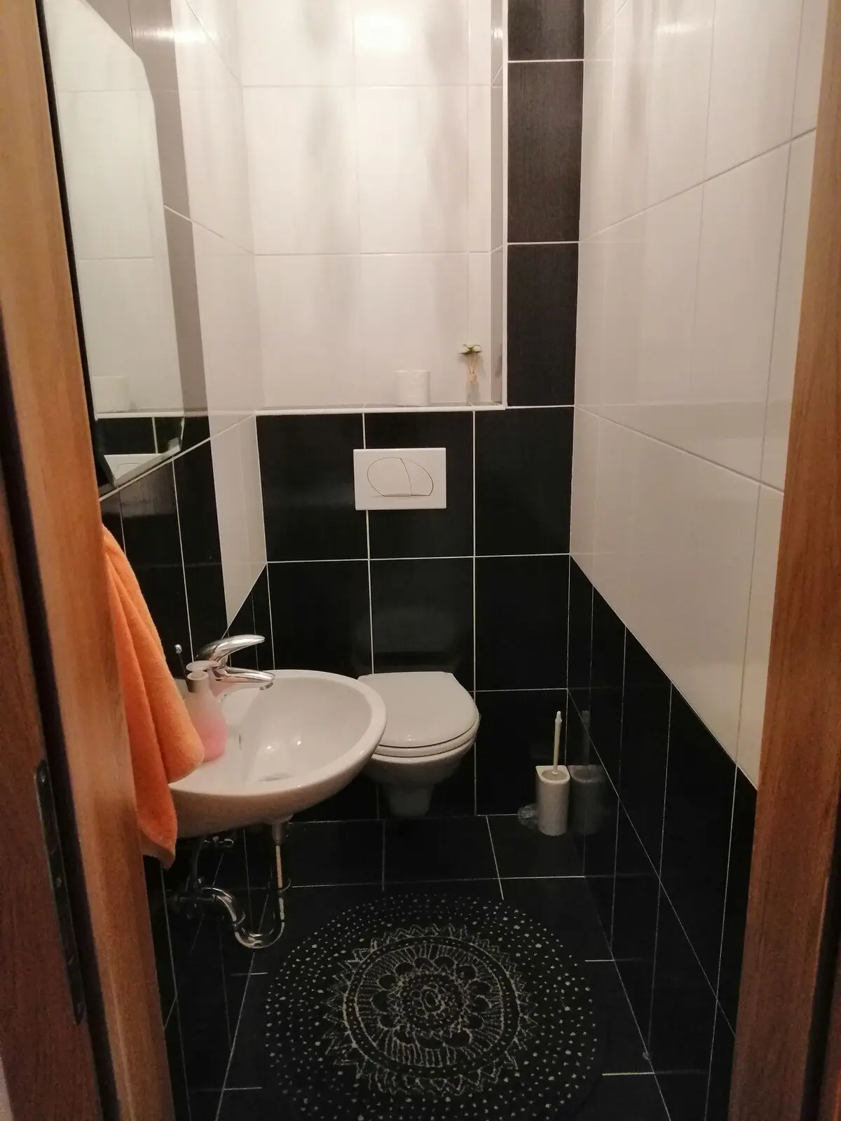 SUNNY large apartment\5 min from the airport