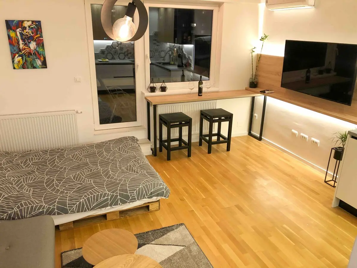 Modern brand new studio@top location+balcony view