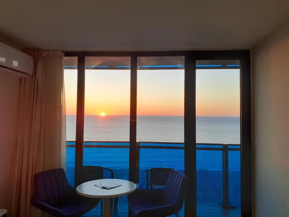 Only Front Sea View, No Side View, Wonderful Panorama, High Floor, Location Guarantee