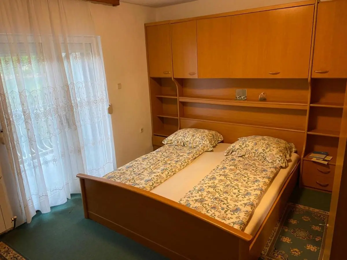 Idas Guesthouse - Kuća na jezeru - Haus am See - Privatunterkunft - Čelebići kod Konjica