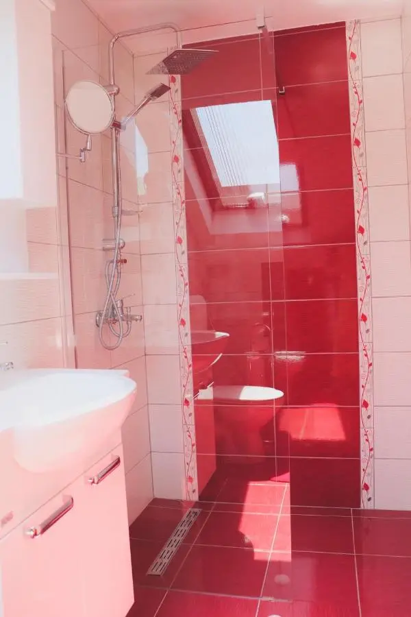 Villa Saraj with Swimming Pool & Jacuzzi near Sarajevo