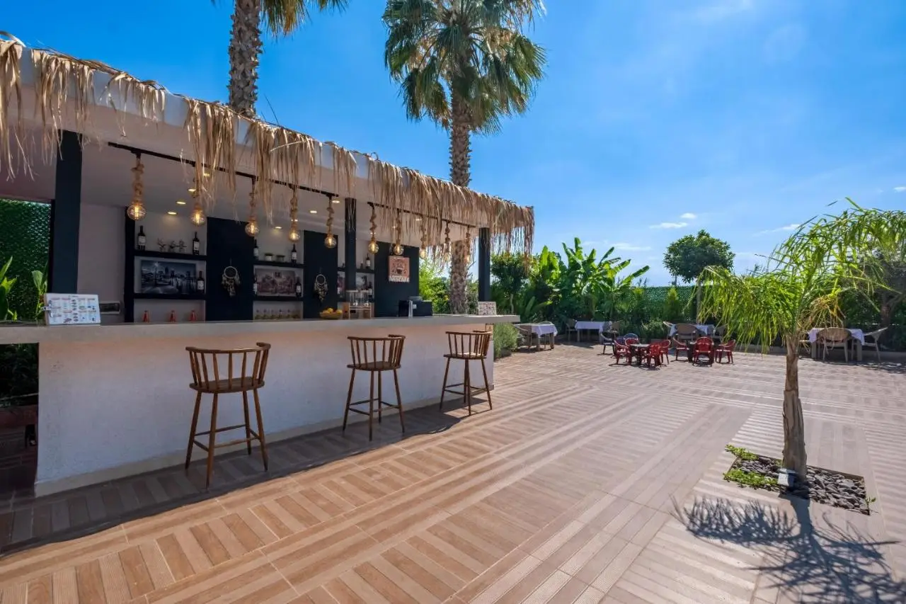 Laristone Suite Spa Hotel