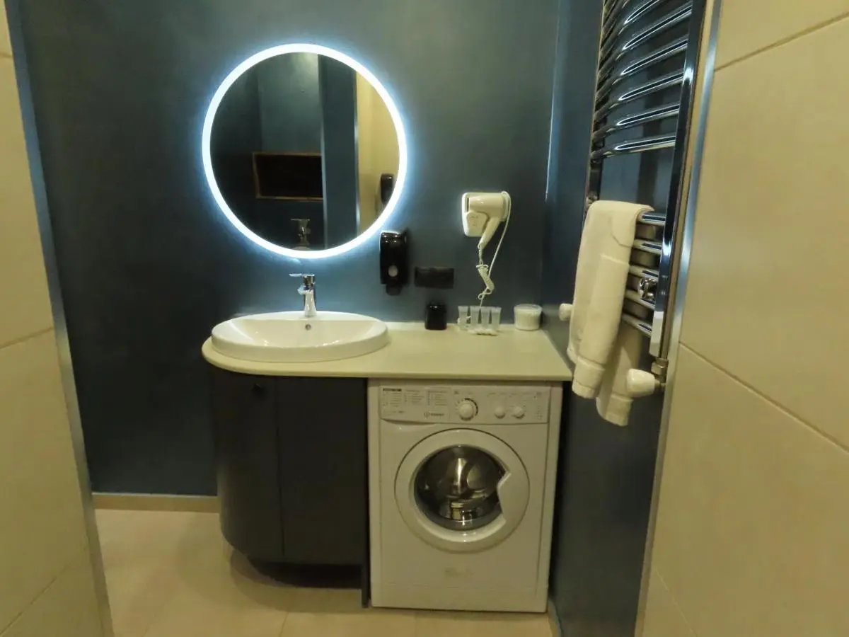 2BR loft apartment near Liberty square