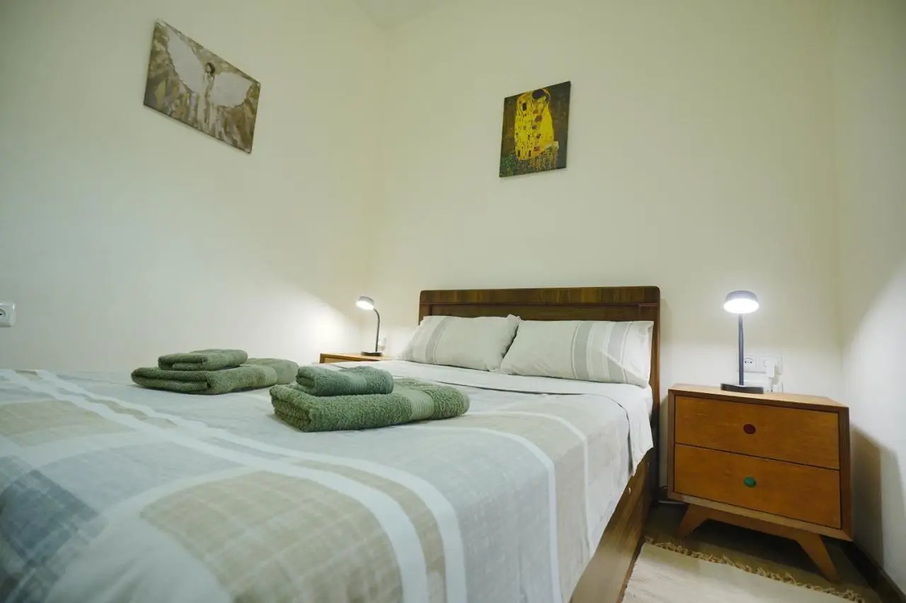 Cozy Apartment Near Holiday Inn