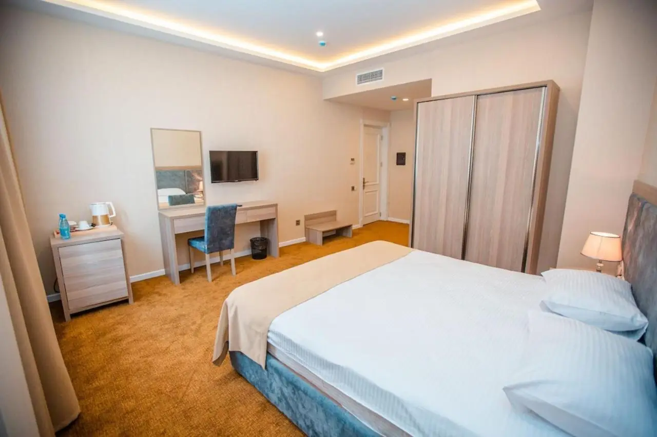 Grand Midway Hotel