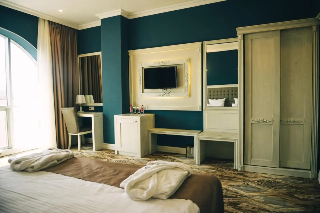 Emerald Suite Hotel
