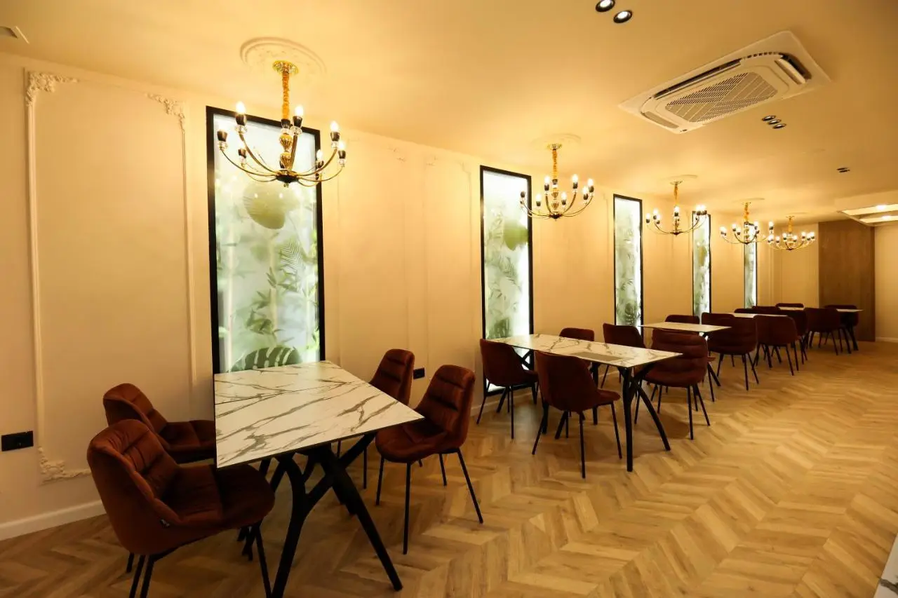 Hotel Adore