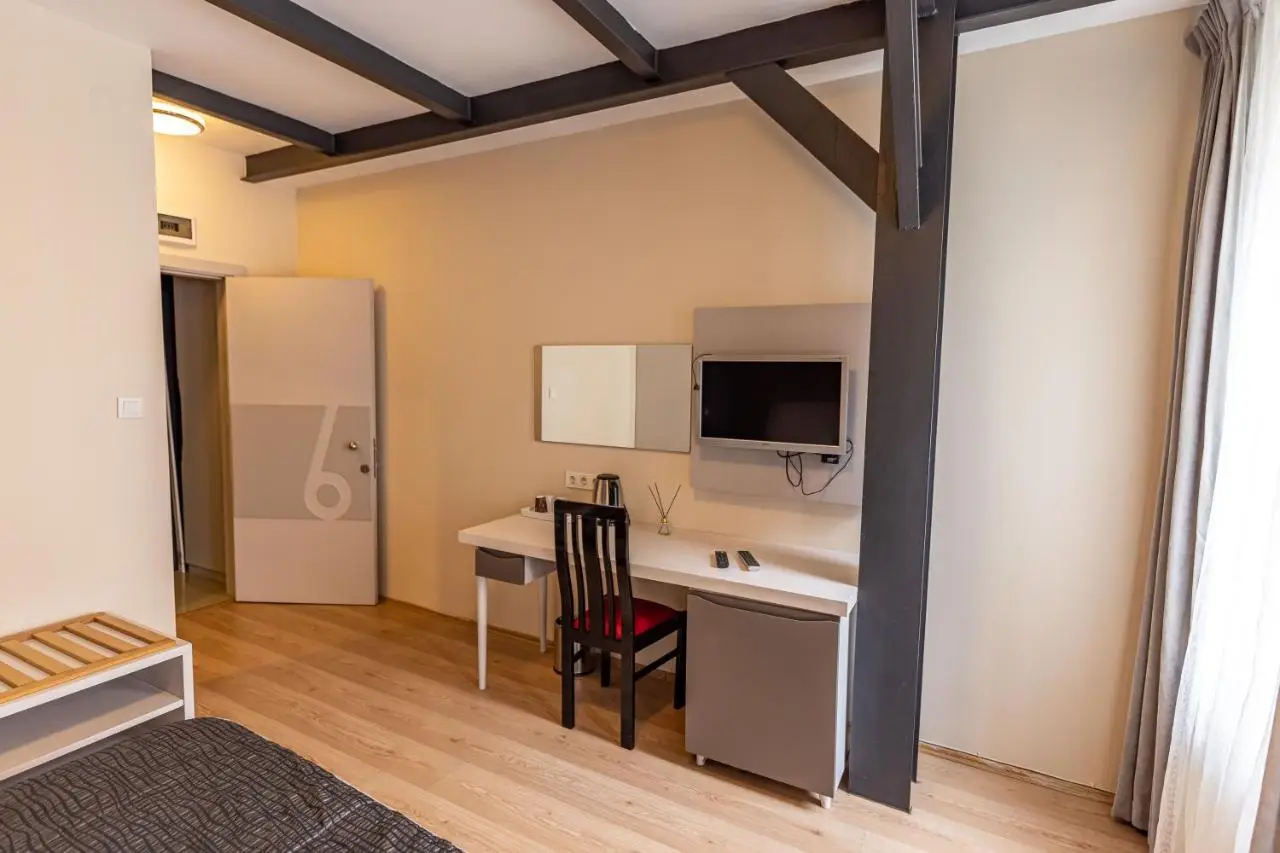 Calanthe Residence
