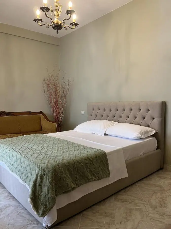Elly Apartment