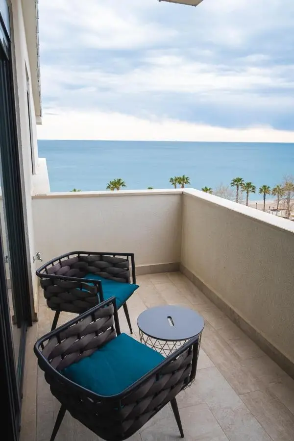 ONLY ONE Suites & Residences