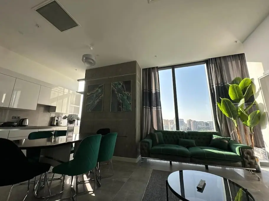Elegant 2 bedroom apt Sinpas queen gym pools