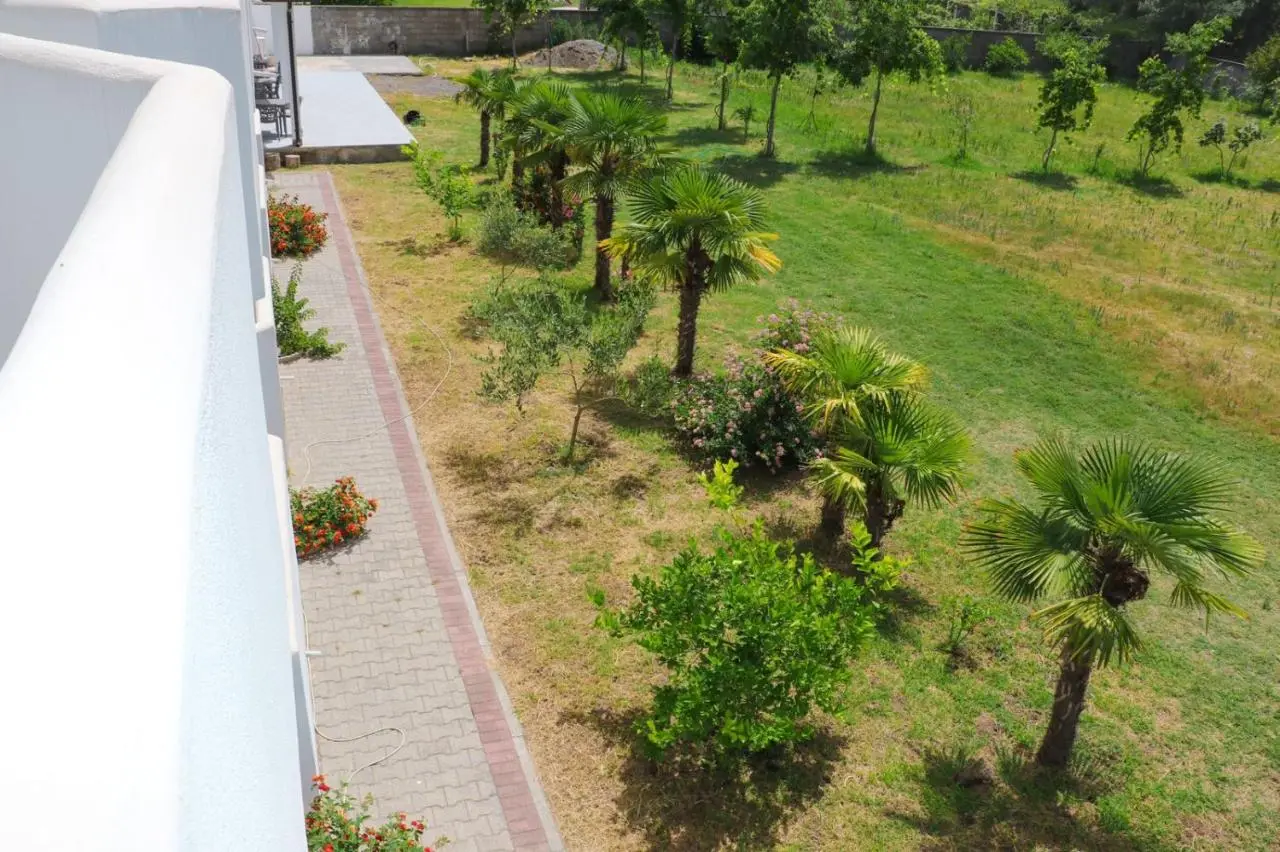 Hotel Velipoja Village