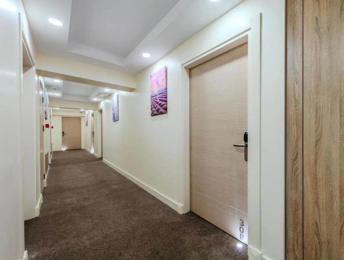 Roys Hotel & Suites