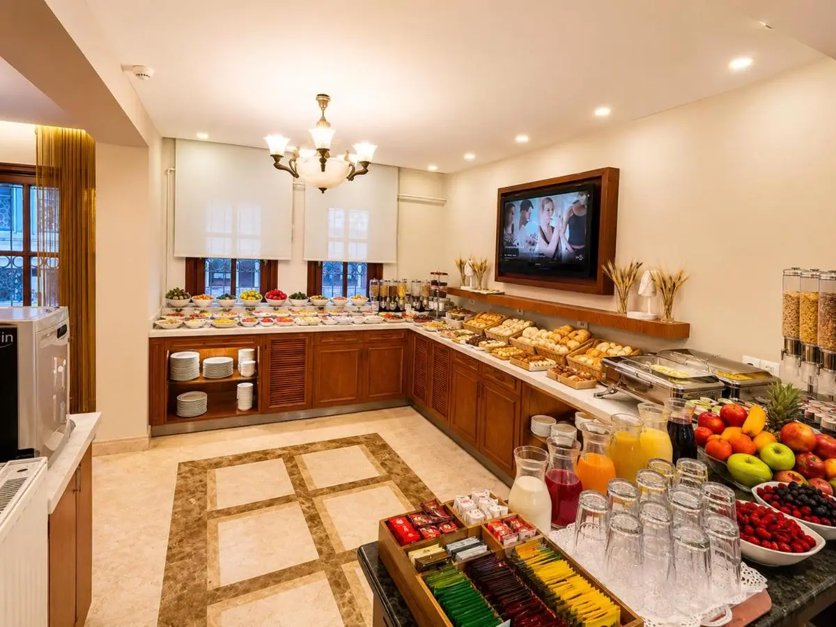 GLK PREMIER The Home Suites & Spa