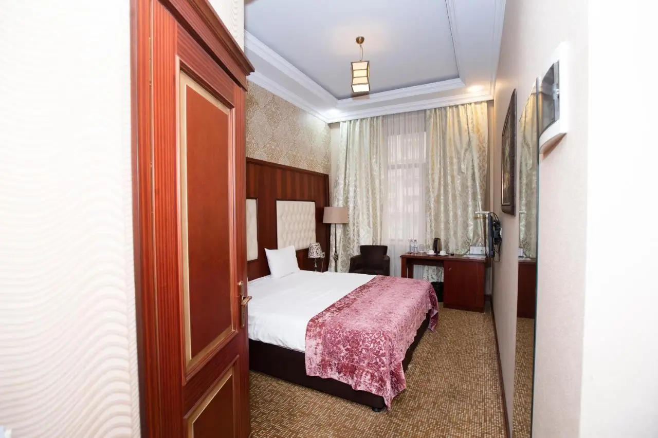 Clover Hotel F1 View