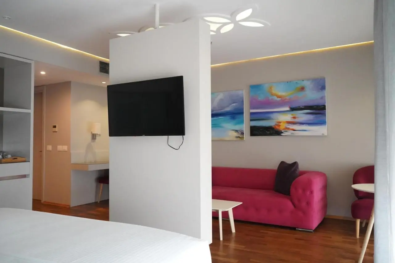 Bougainville Bay Hotel