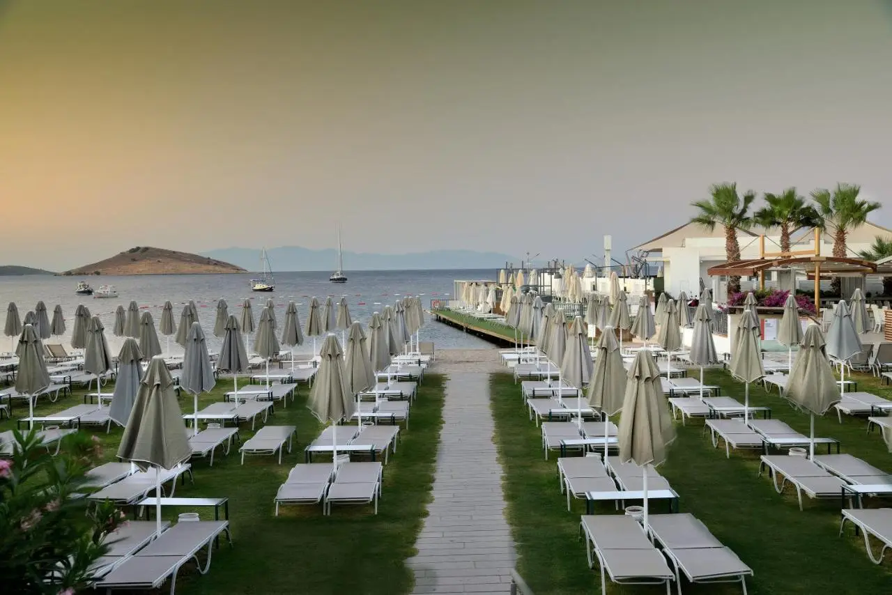 Lugga Boutique Hotel & Beach