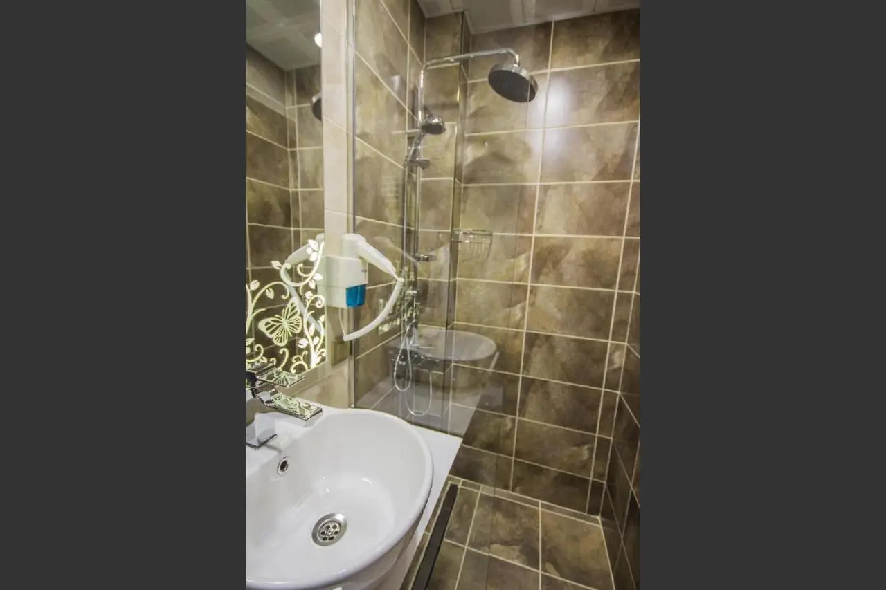 La Pazza Suites