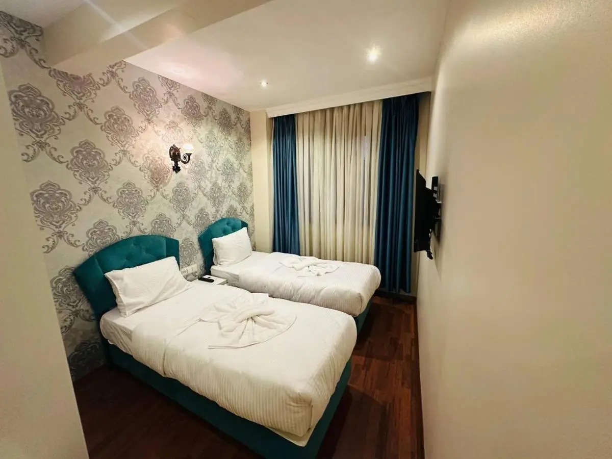 By Historial Hotel Due
