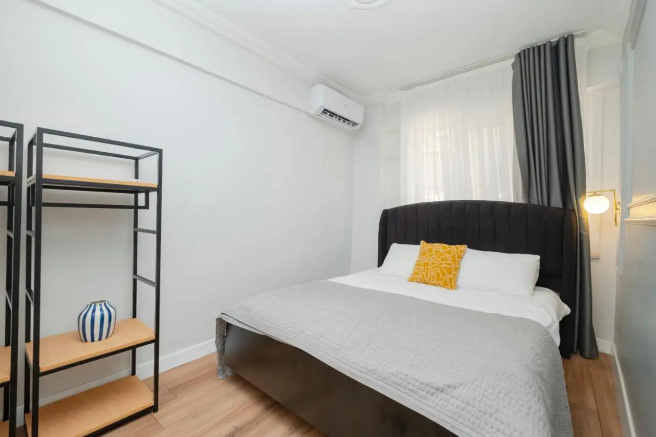 Spacious Sea View Family Suite in Managed Aparthotel with Balcony