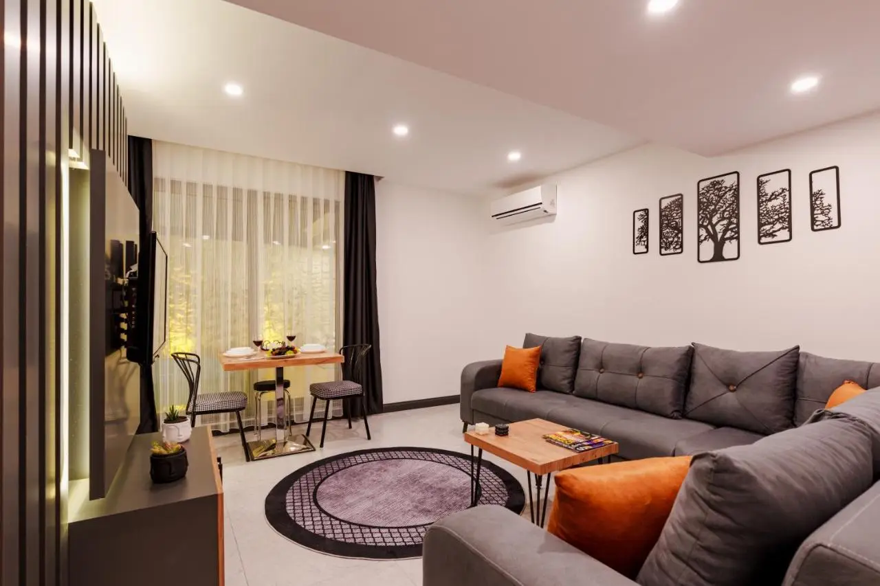 Mrt Suites Lara