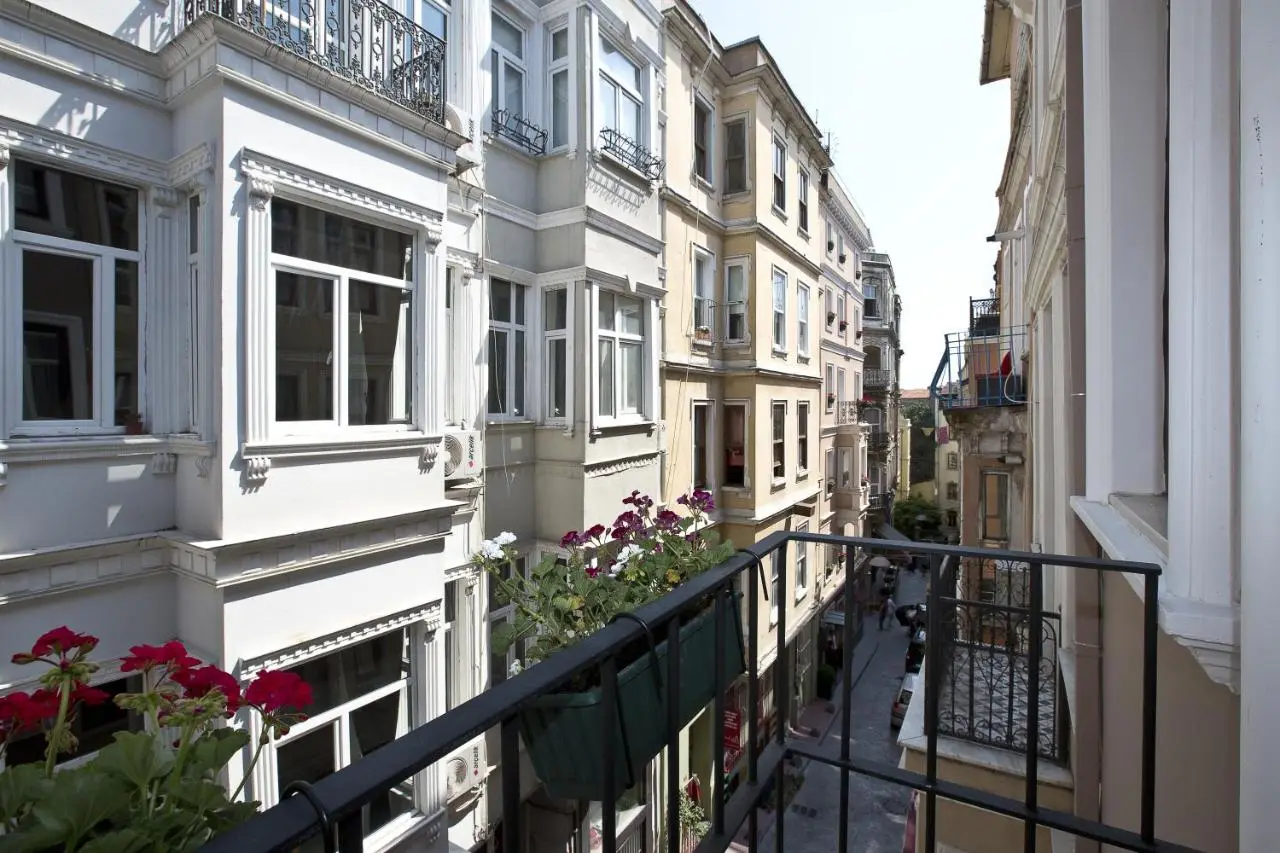Snog Rooms & Suites