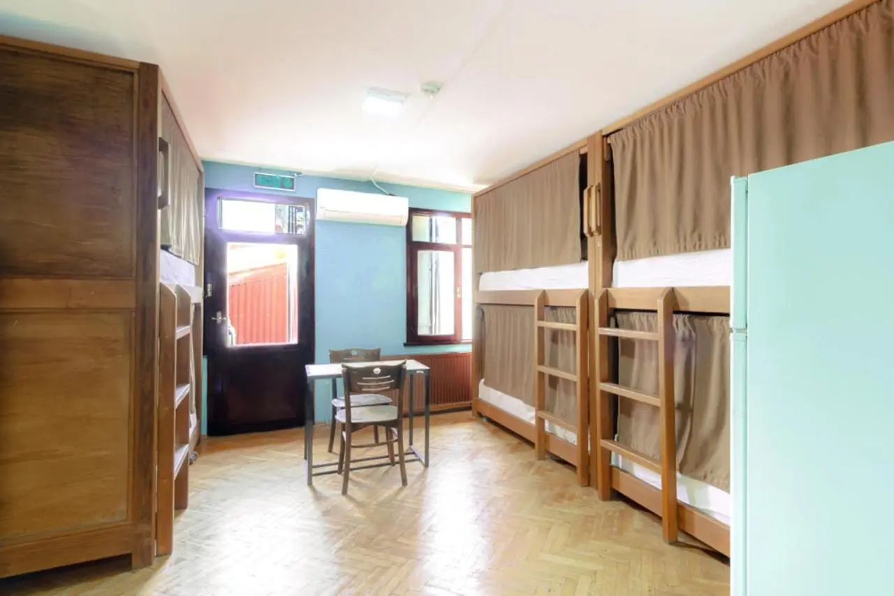 YOLO Hostel