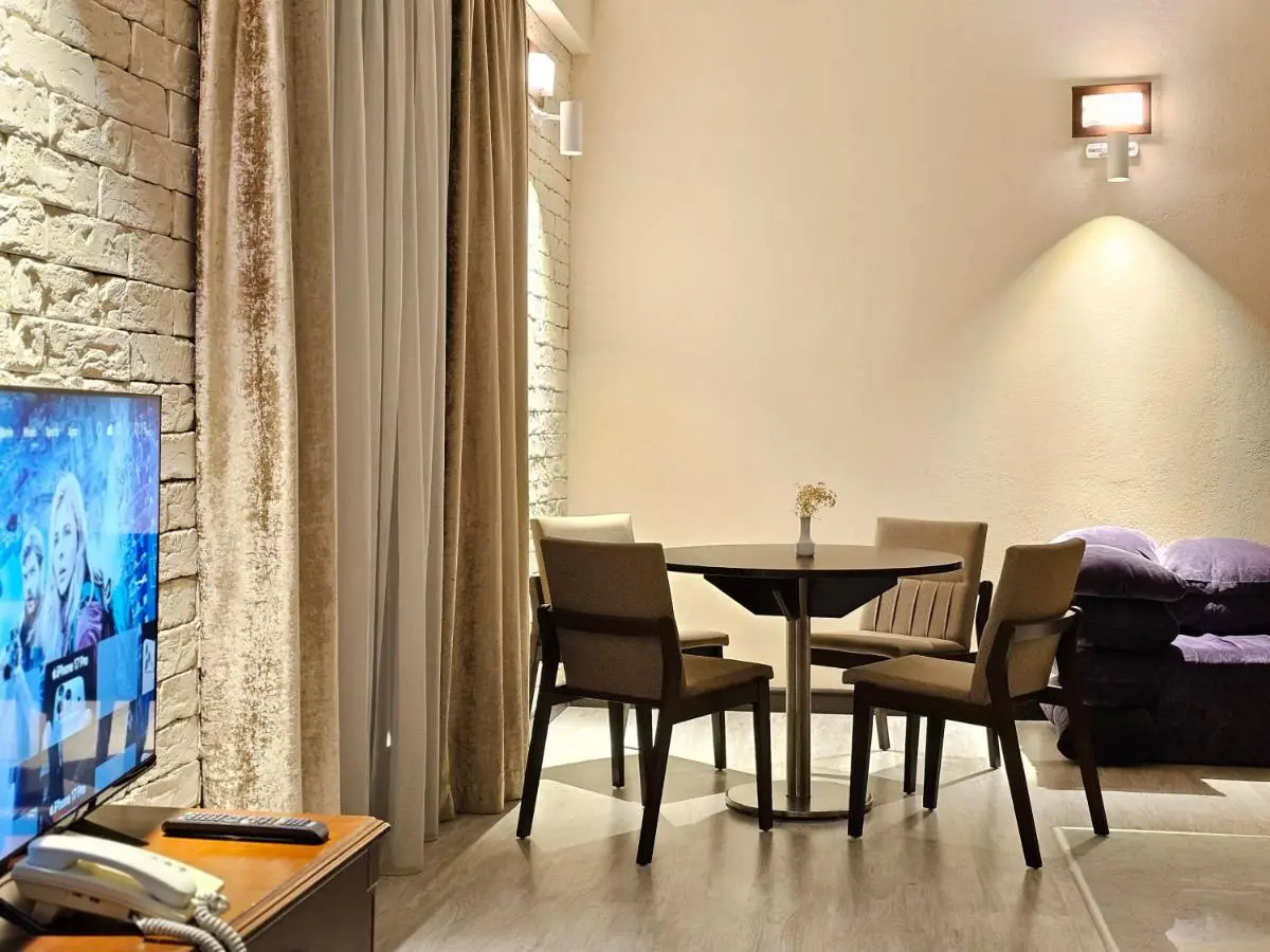Crown Apartments