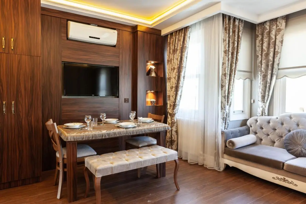 Rose Mansion by Otantik Suites