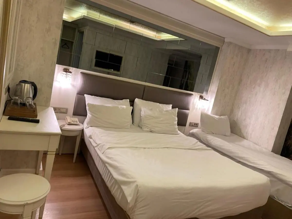 Grand Naki Hotel
