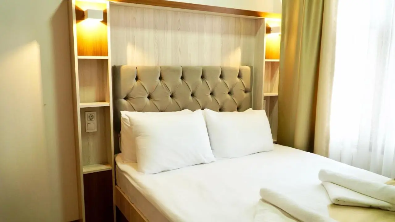 QONAQ HOTEL & SUITES