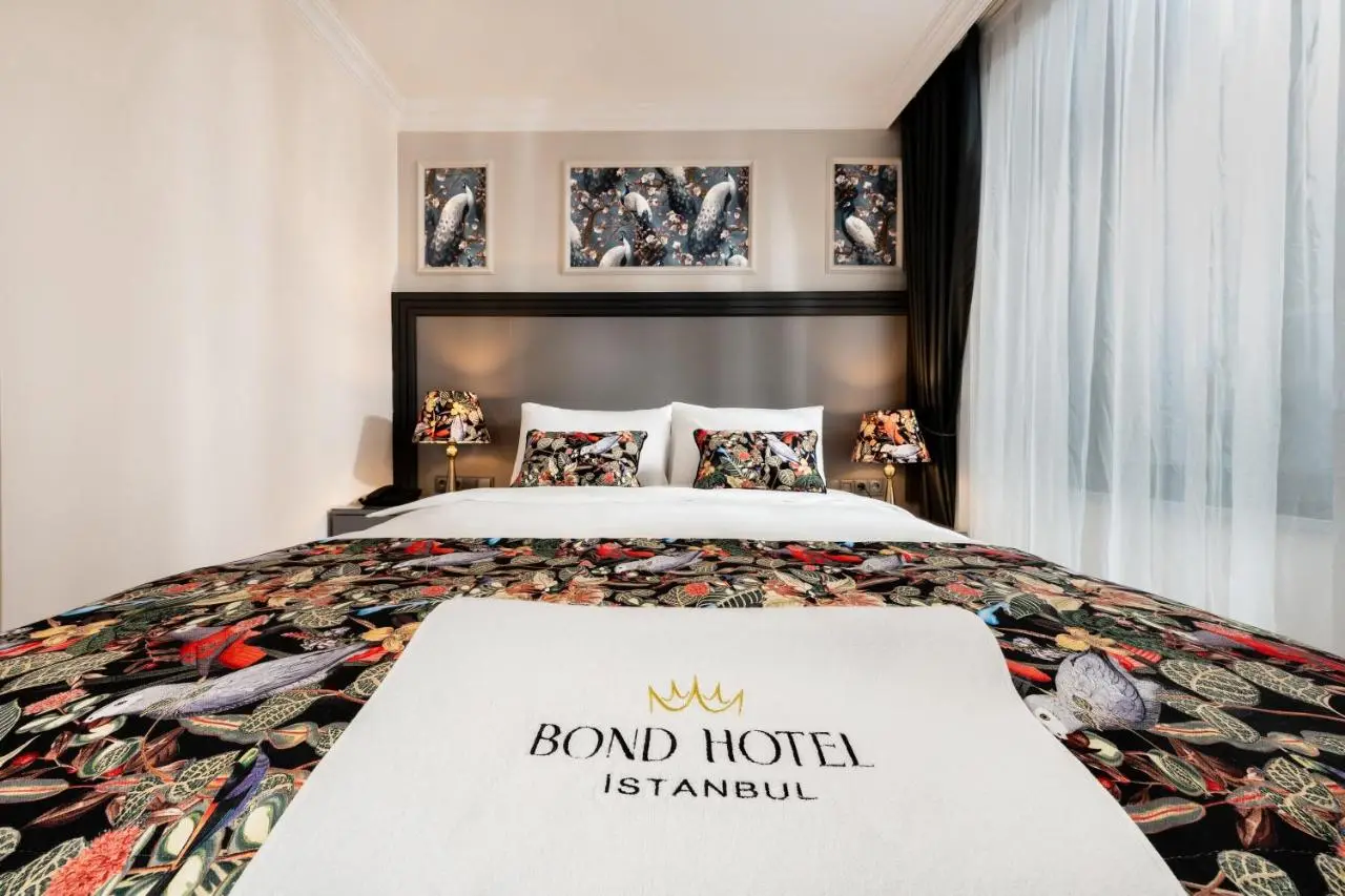 Bond Hotel